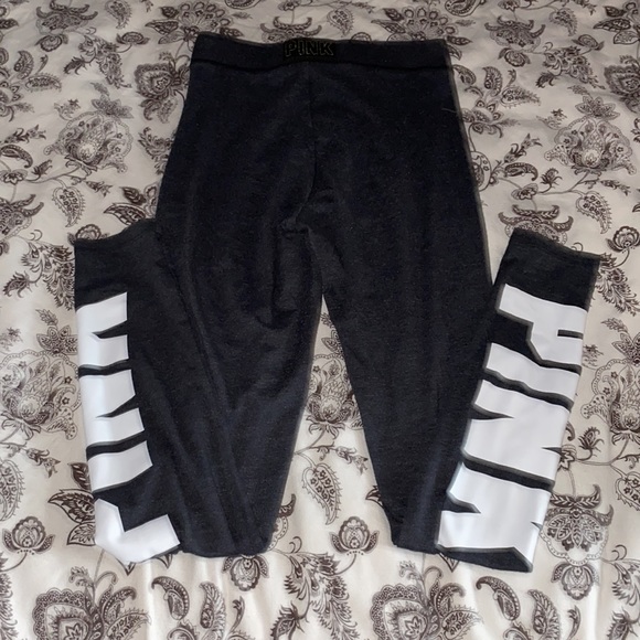 Brand pink Victoria’s secret’ size XS color grey and white - Picture 2 of 5